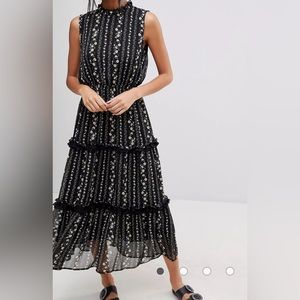 Moon River Tiered Black Floral Maxi Dress!  Size XS